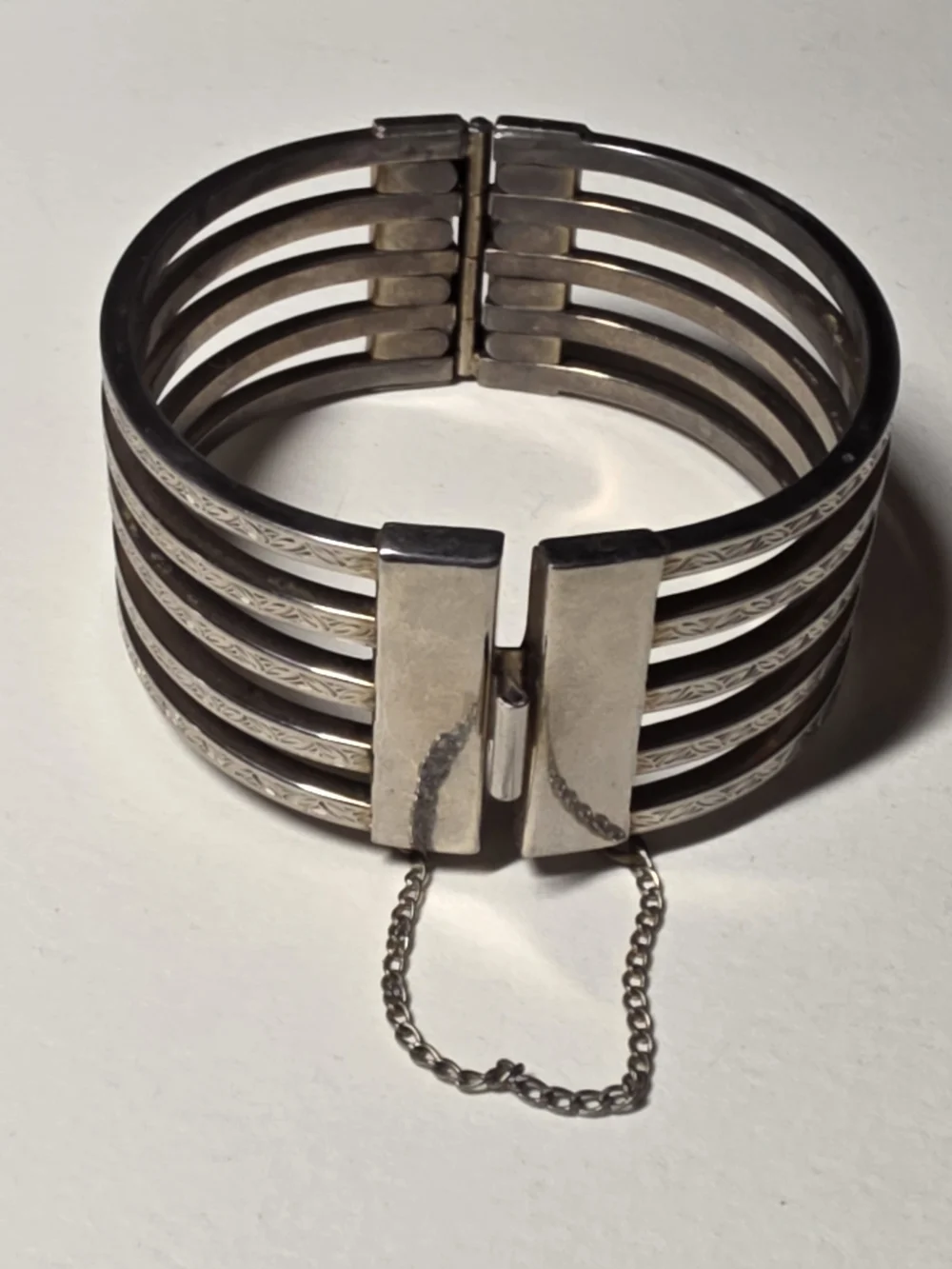 Source Unknown Silver-Tone Multi-Band Etched Cuff Chunky Bracelet Safety Chain
